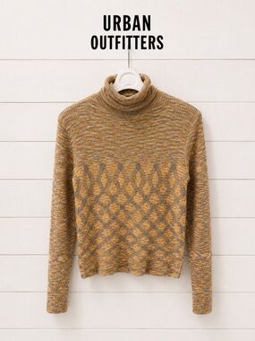 URBAN OUTFITTERS - L - Geometric Turtleneck Top (NWOT)